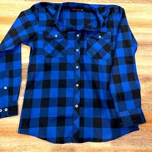 Men’s long sleeve flannel button down. Never worn